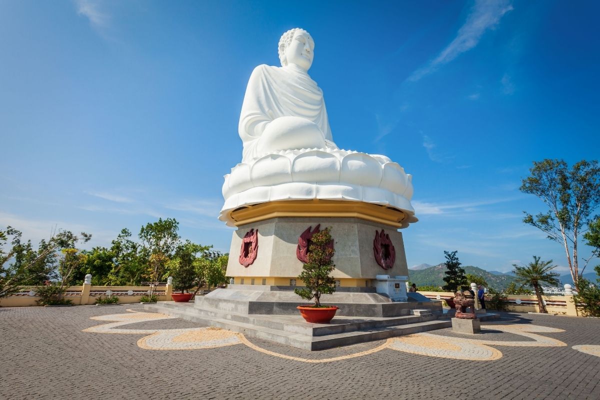 Tham quan các địa danh văn hóa tâm linh