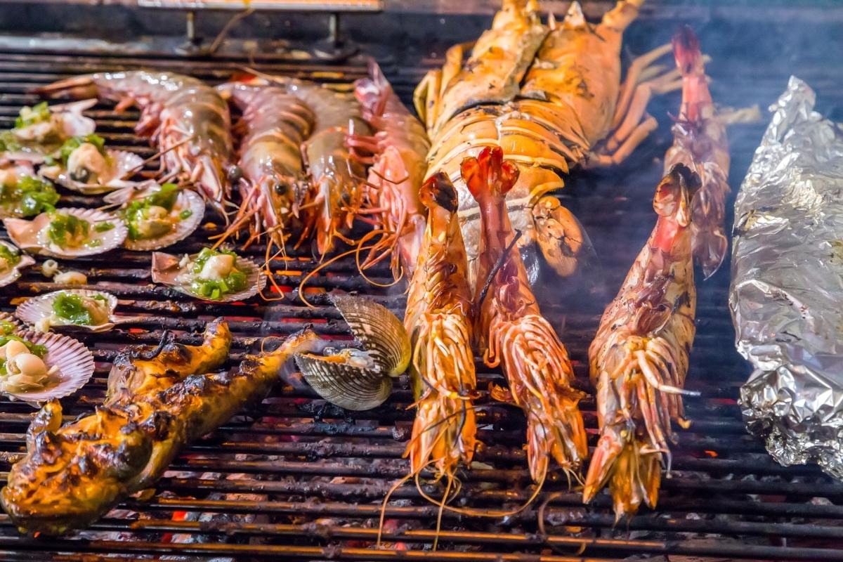 sidewalk-seafood-nha-trang