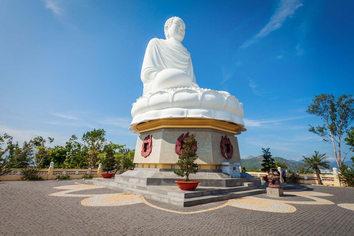 long son pagoda nha trang